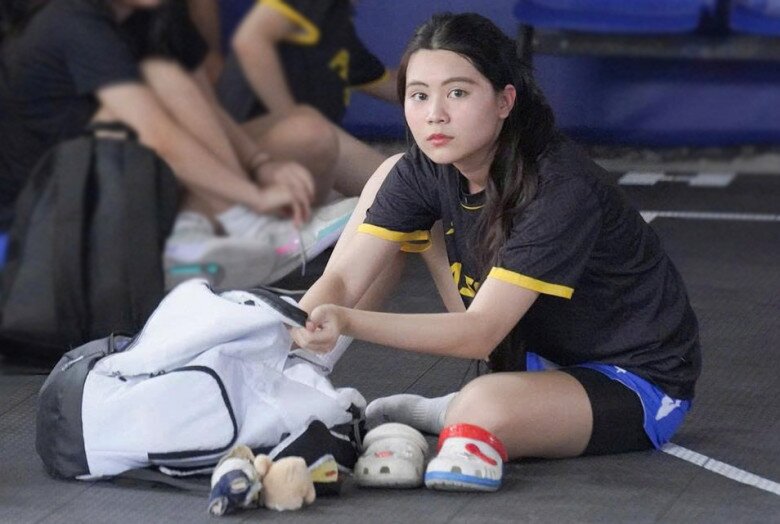 Hạt Dẻ nhà Quyền Linh xinh đẹp trong bộ ảnh chuẩn bị tốt nghiệp, ngoại hình thăng hạng từng ngày nay chuẩn amp;#34;nàng thơamp;#34; - 10