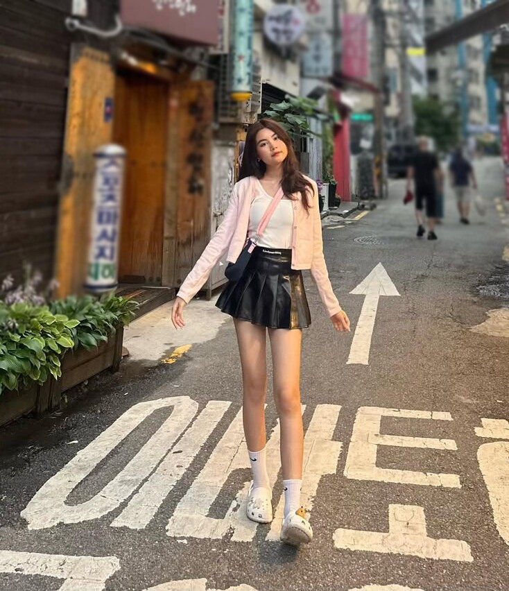 Cô nàng sở hữu đôi chân thon dài như kiếm Nhật.