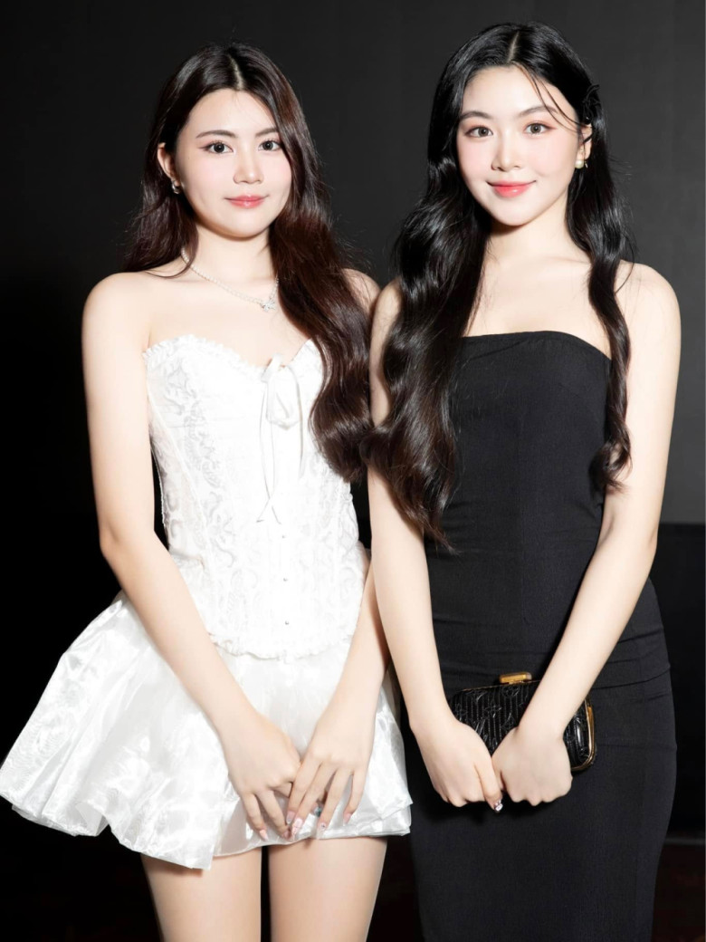 Quyền Linh cũng thừa nhận rằng 2 con gái của anh mang phong cách khác nhau.