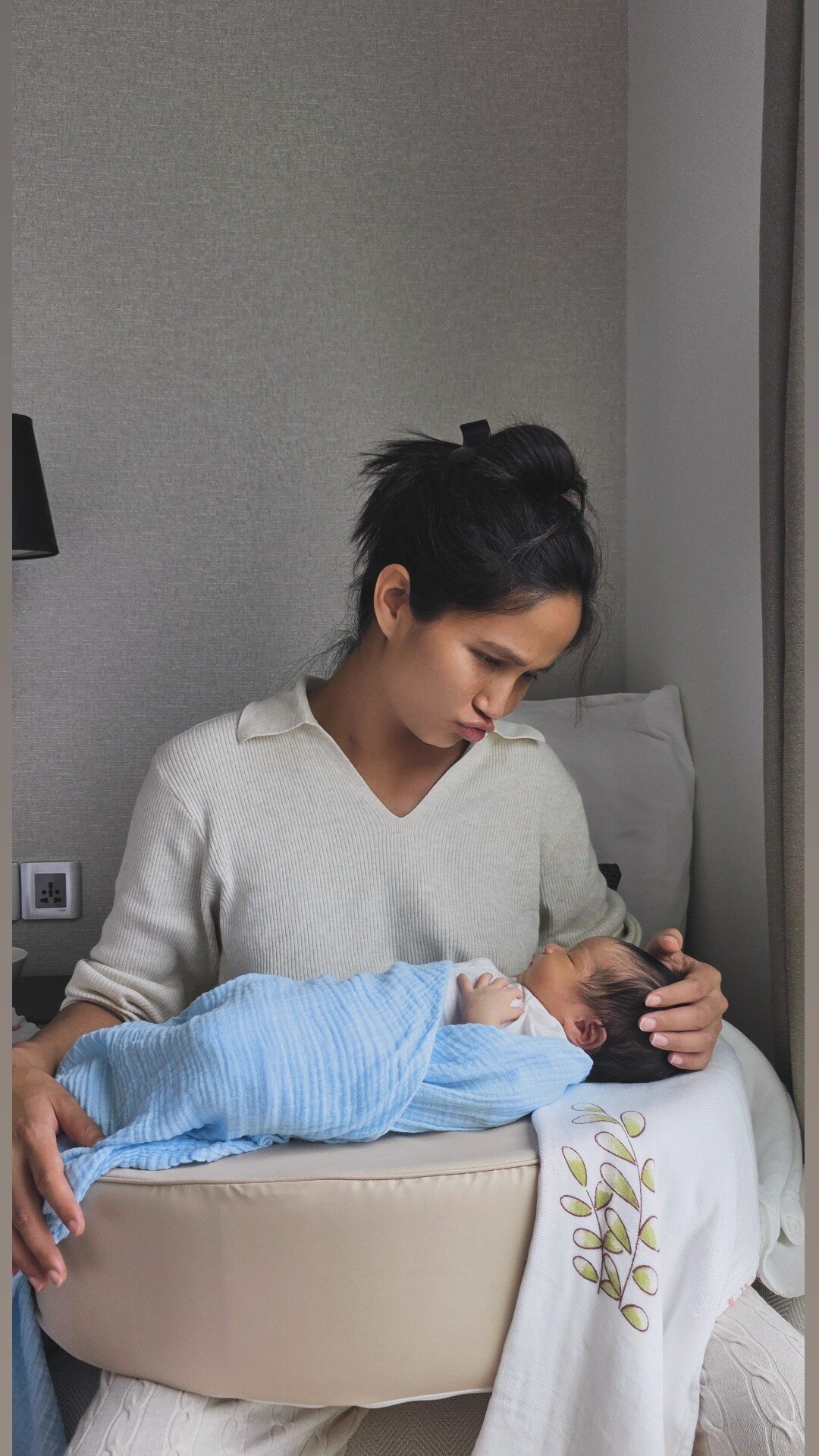 HHen Niê sẵn sàng chi trả cho việc sinh con và chăm sóc sau sinh.