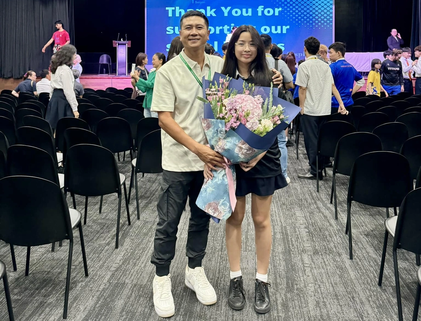 Con gái đầu lòng của Hồ Hoài Anh cao lớn phổng phao.