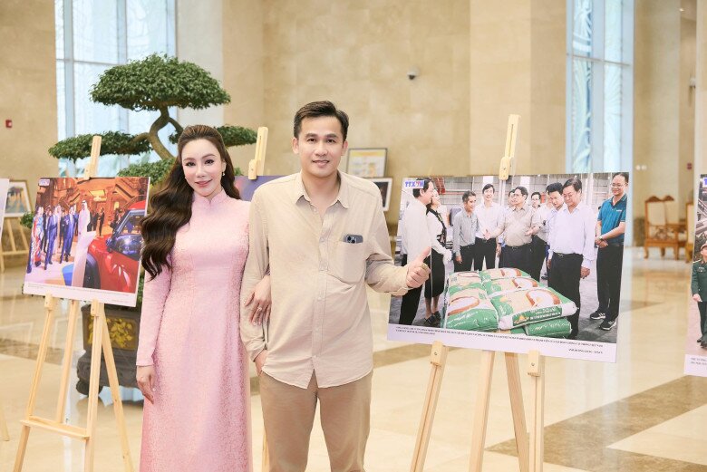 Ông xã nữ ca sĩ nhiều lần tháp tùng vợ dự sự kiện.