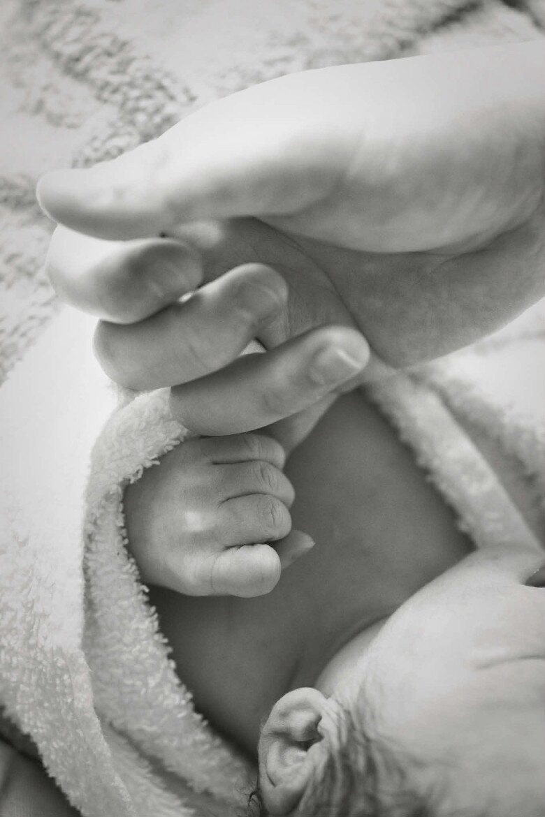 Hình ảnh đầu đời của con trai thứ 2 nhà Diễm Hương được hé lộ.