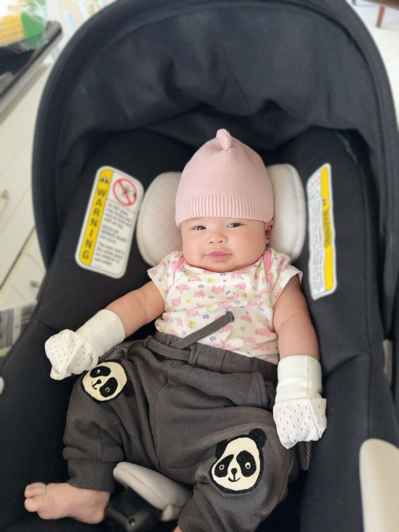 Thiên thần nhỏ nhà Jennifer Phạm có ngoại hình xinh xắn.