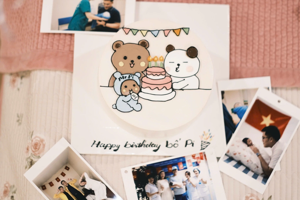 Nàng hậu chuẩn bị bánh kem để cảm ơn ông xã.