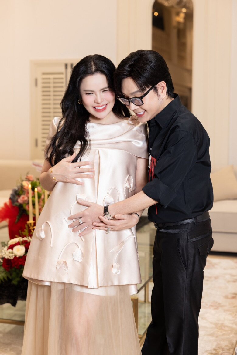 NSƯT Vũ Luân mong chờ ngày con chào đời.