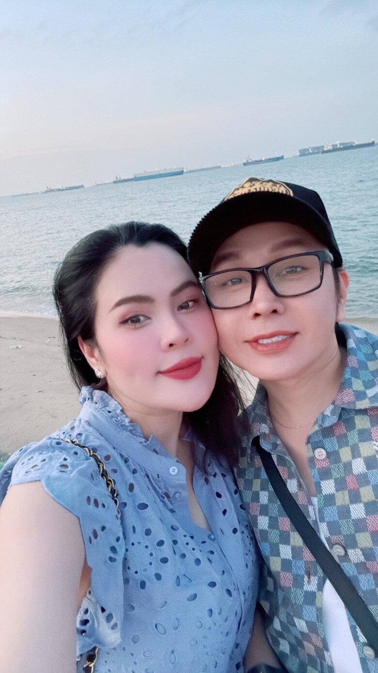 Cặp đôi tranh thủ đi du lịch trước khi bận rộn việc chăm con.