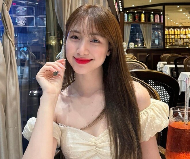 Hòa Minzy nổi tiếng là mỹ nhân giàu khủng của showbiz Việt.