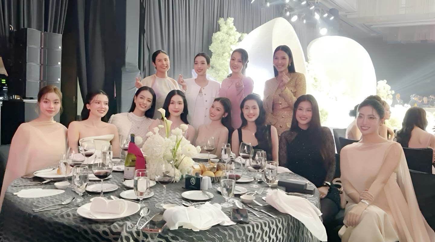 Các nàng hậu như: Đỗ Mỹ Linh, Ngọc Hân,... có mặt chung vui.
