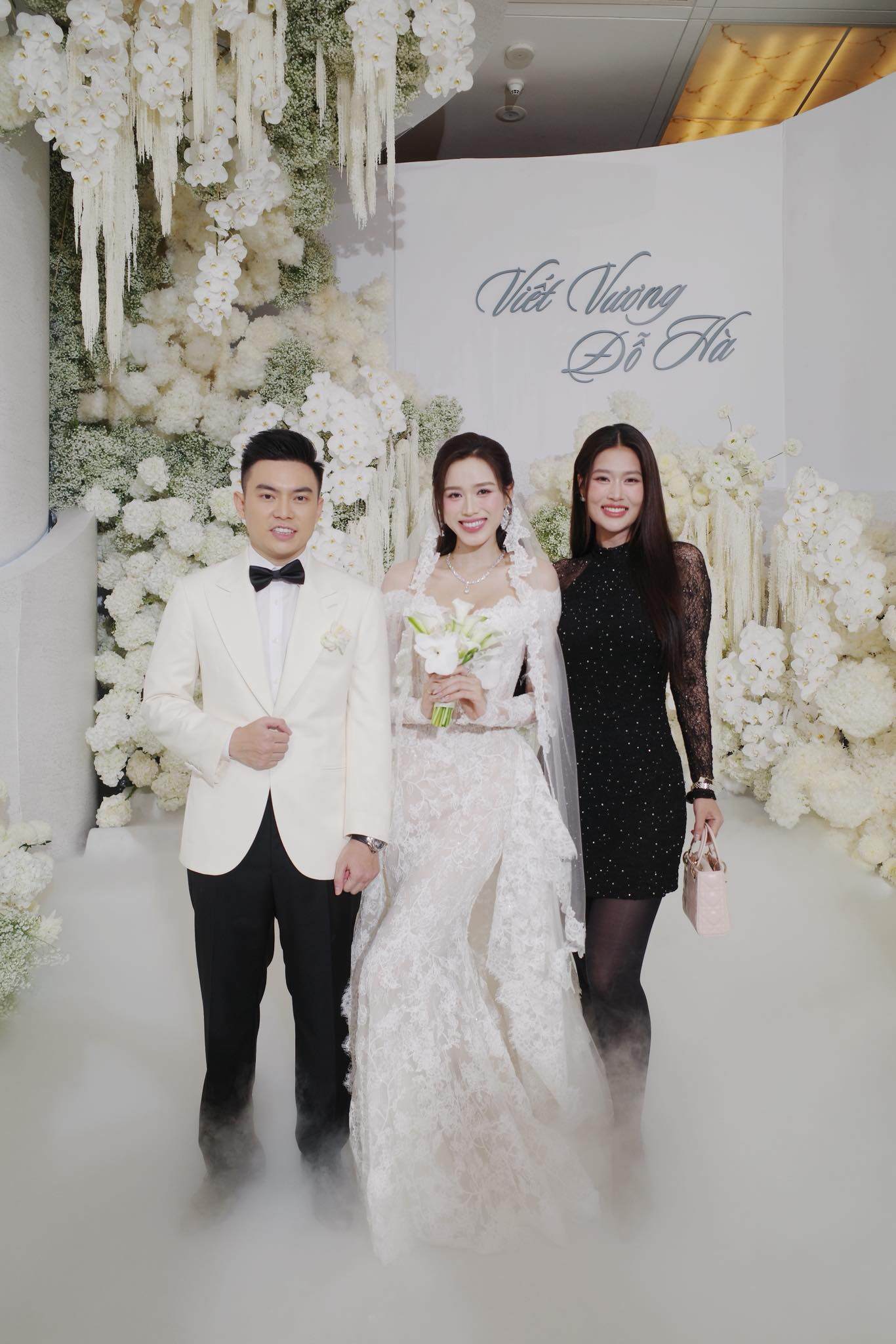 Hoa hậu Đoàn Thiên Ân diện váy đen đến chúc mừng vợ chồng Đỗ Thị Hà.