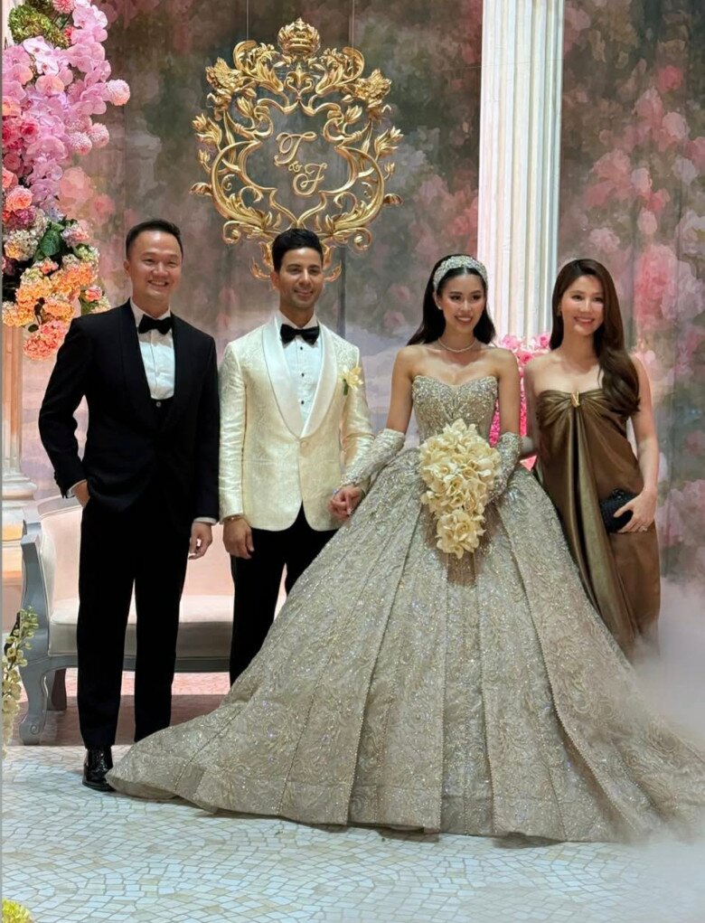 Vợ chồng Diễm My 9X có mặt chung vui với cặp đôi.