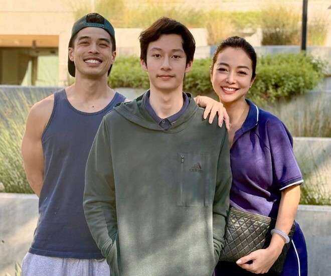 Jennifer Phạm cùng em trai đưa Bảo Nam đi tham quan trường đại học.