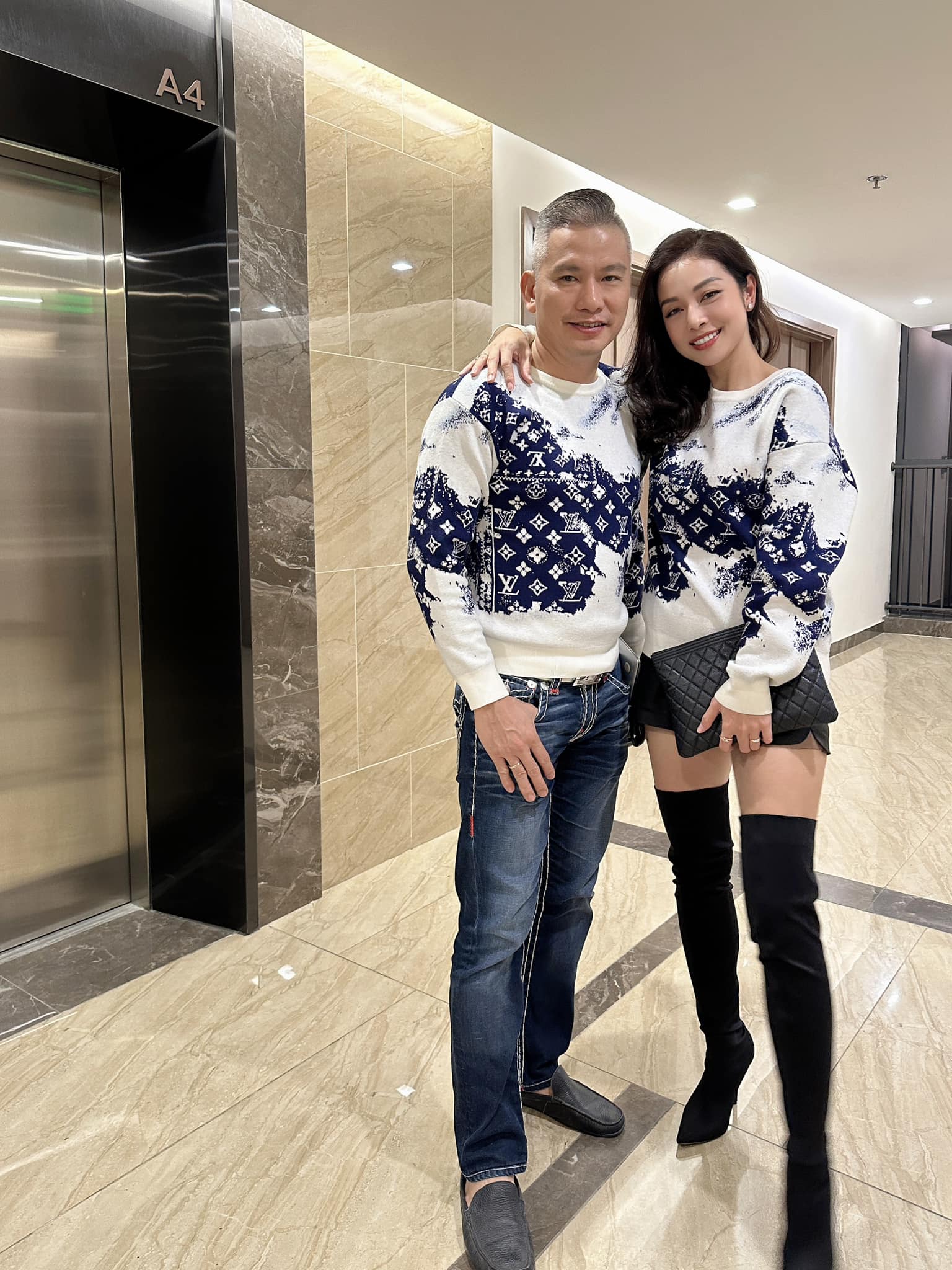 Thỉnh thoảng, cả 2 diện đồ đôi khi đi chơi.