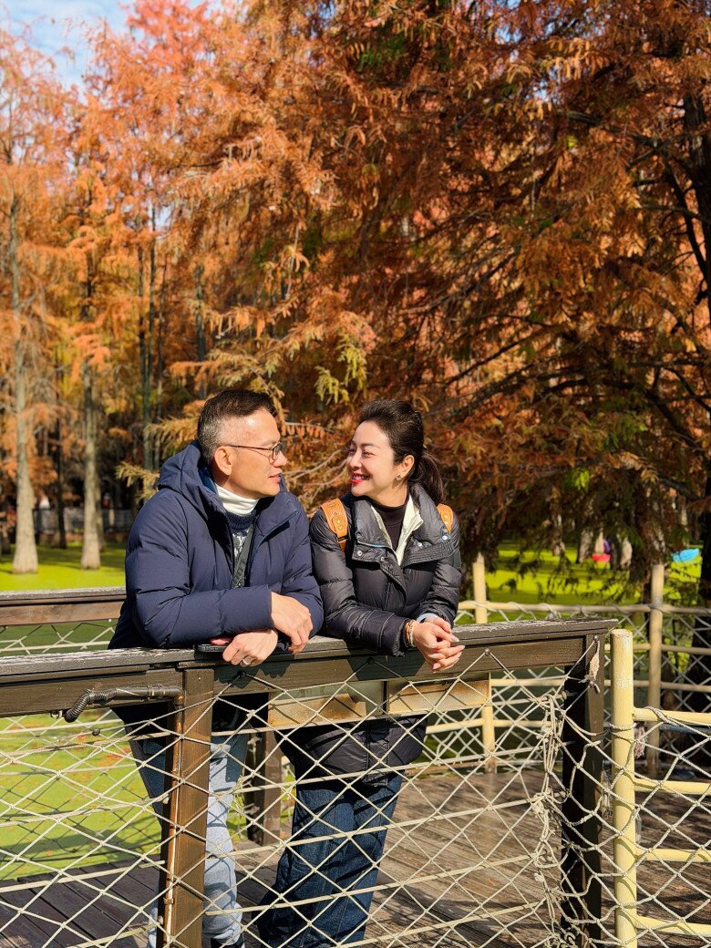 Đại gia Đức Hải lộ rõ mái tóc bạc ở tuổi U50.