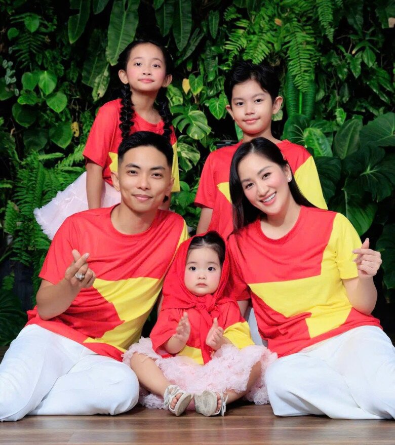 Khánh Thi - Phan Hiển có 3 con đủ nếp, đủ tẻ.