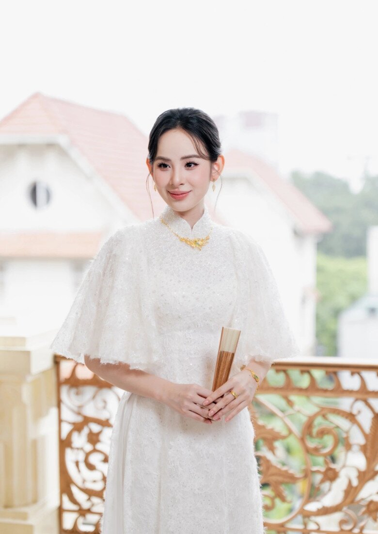 Hương Liên trước giờ làm lễ rước dâu. Ảnh: NVCC