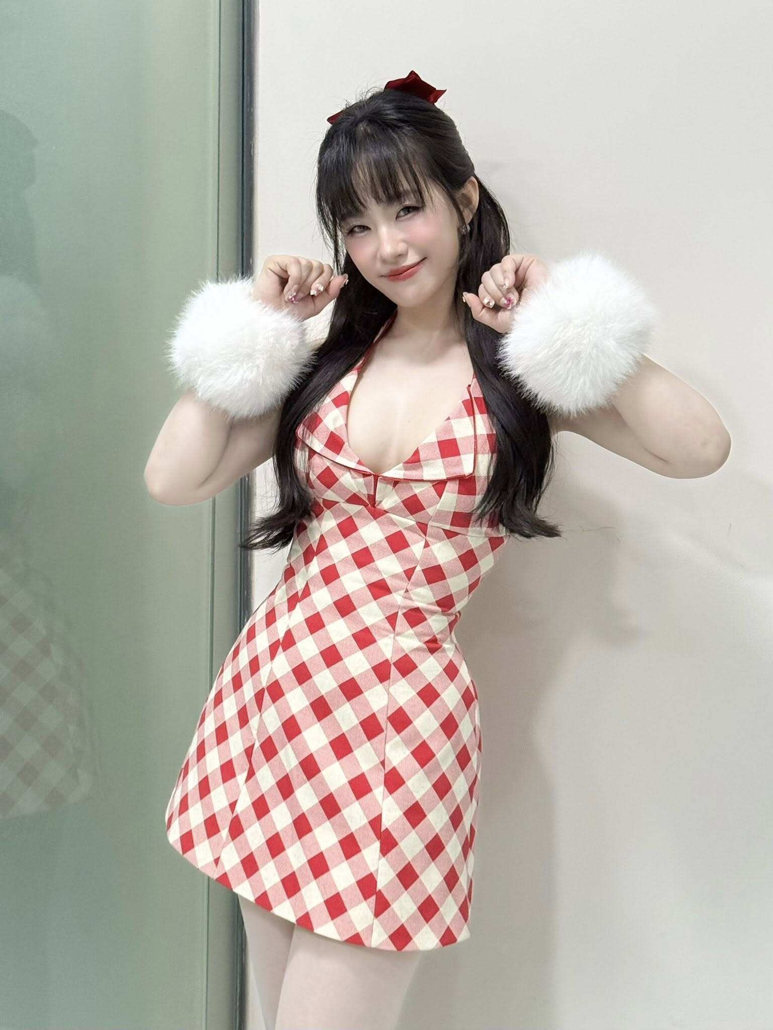 Lương Bích Hữu tốt nghiệp đại học ở tuổi 41, mặc áo cử nhân trẻ đẹp không nhìn ra là amp;#34;mẹ 1 conamp;#34; - 6