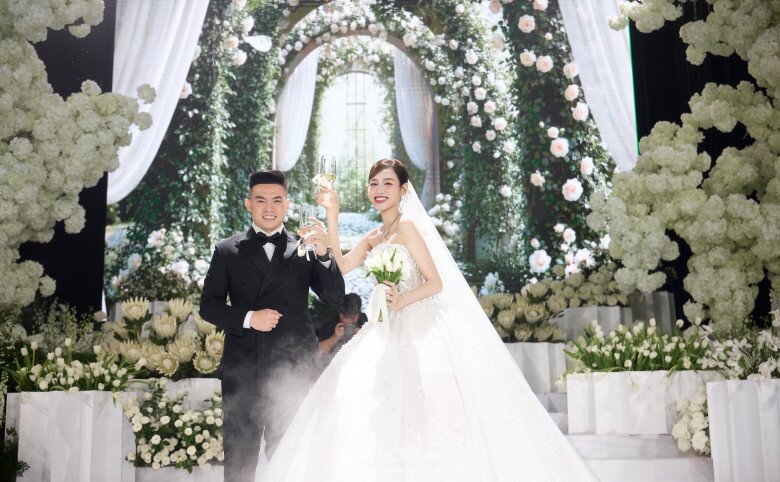 Đám cưới cổ tích của Đỗ Thị Hà và doanh nhân Viết Vương diễn ra vào ngày 22/10 vừa qua.