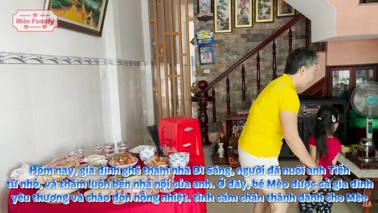 Khoảnh khắc mẹ kế Đức Tiến quấn quýt bên cháu nội - bé Mèo.