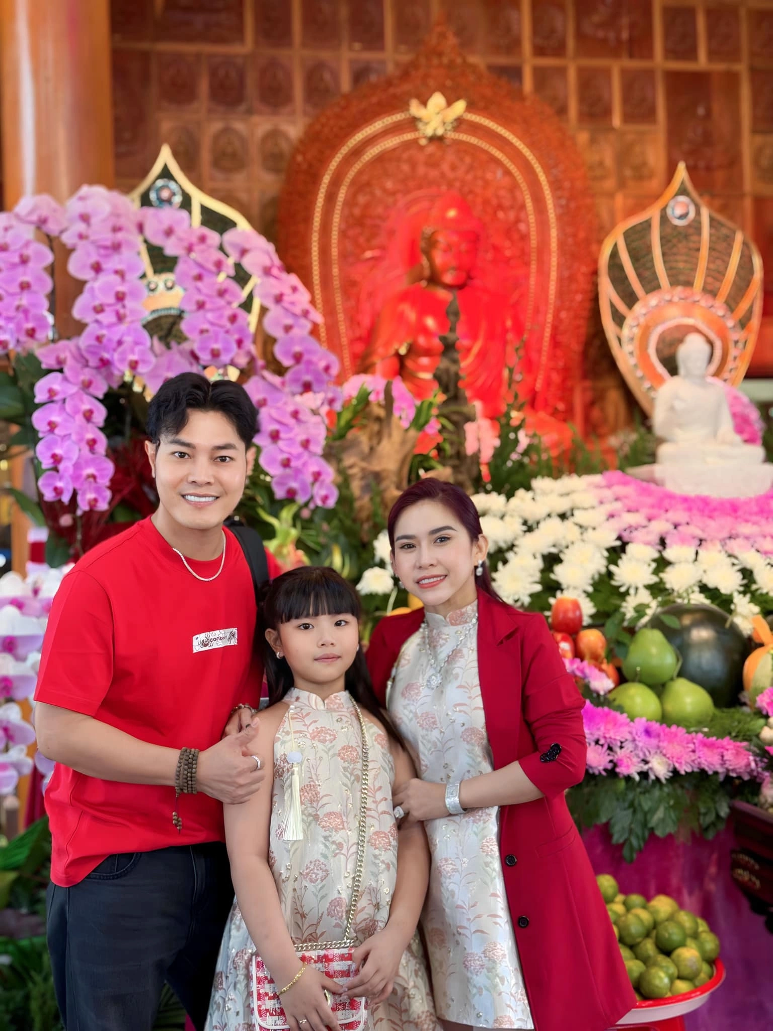 Sau khi đường ai nấy đi, Bình Tinh và chồng cũ - ca sĩ Nhật Minh cùng nuôi nấng con gái.