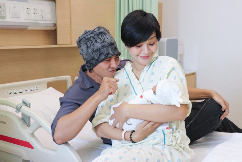 Người mẫu Lê Thu Trang sinh con sau 4 tháng làm đám cưới, diễn viên Quang Sơn vượt ung thư nay được làm bố - 3