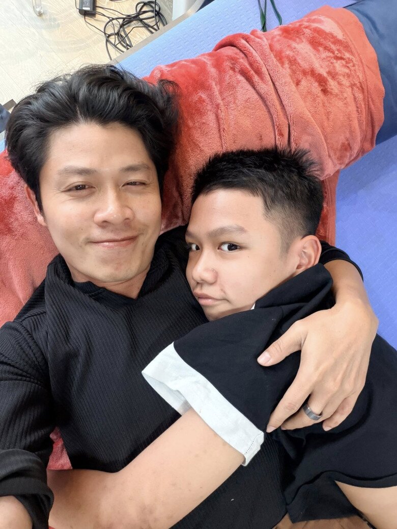 Nguyễn Văn Chung được nhận xét là ông bố quốc dân vì độ yêu thương con.