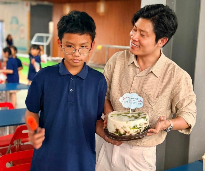 Nhạc sĩ Nguyễn Văn Chung mừng sinh nhật con trai.