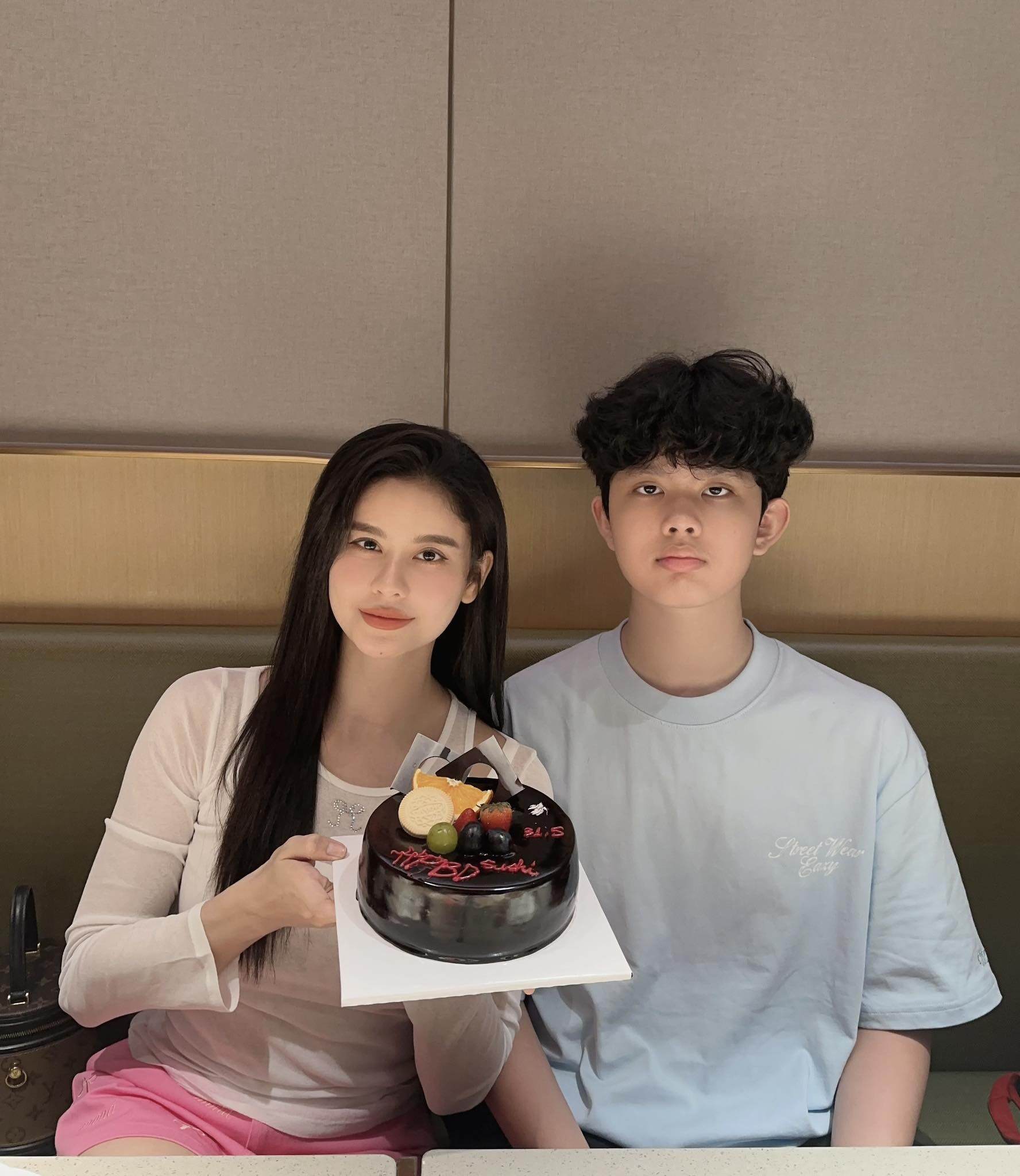 Mỗi dịp đặc biệt, Trương Quỳnh Anh đều dành thời gian quây quần bên con trai.