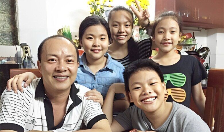 NSƯT Đức Hải có 4 con, trong đó có cặp sinh 3 gồm 2 gái và 1 trai.