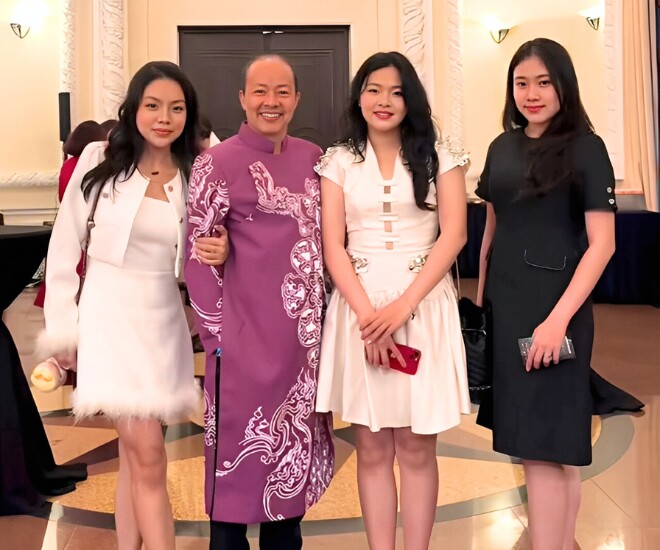 3 ái nữ nhà nam nghệ sĩ được khen ngợi xinh xắn khi trưởng thành.