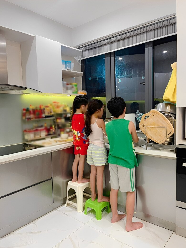 Coca, Cola và Cacao được rèn luyện tính tự giác, chăm làm việc nhà từ bé.