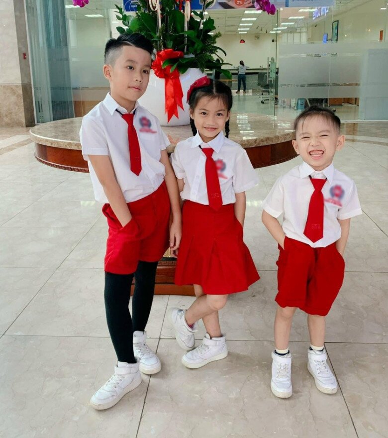 Coca, Cola và Cacao học tập tại trường quốc tế từ bé.