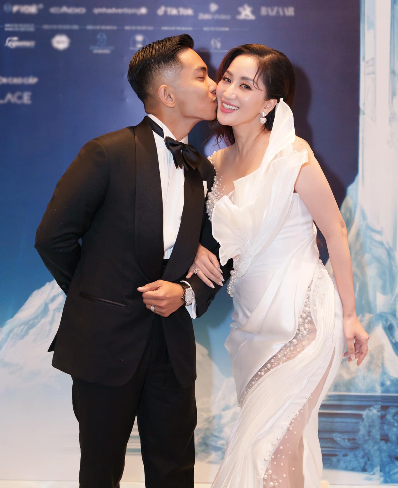 Vợ chồng Khánh Thi có hôn nhân viên mãn, mặn nồng.