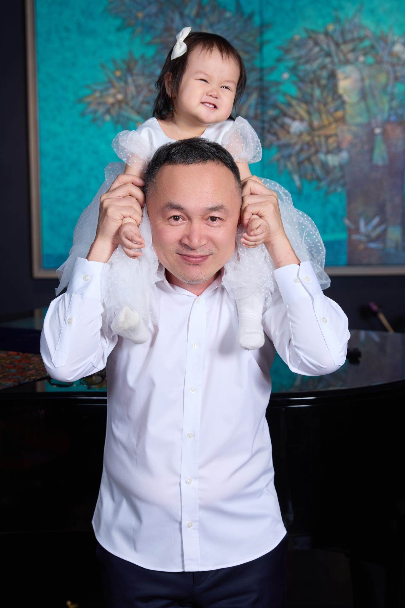 Nhạc sĩ Quốc Trung gia nhập hội nghiện cháu.