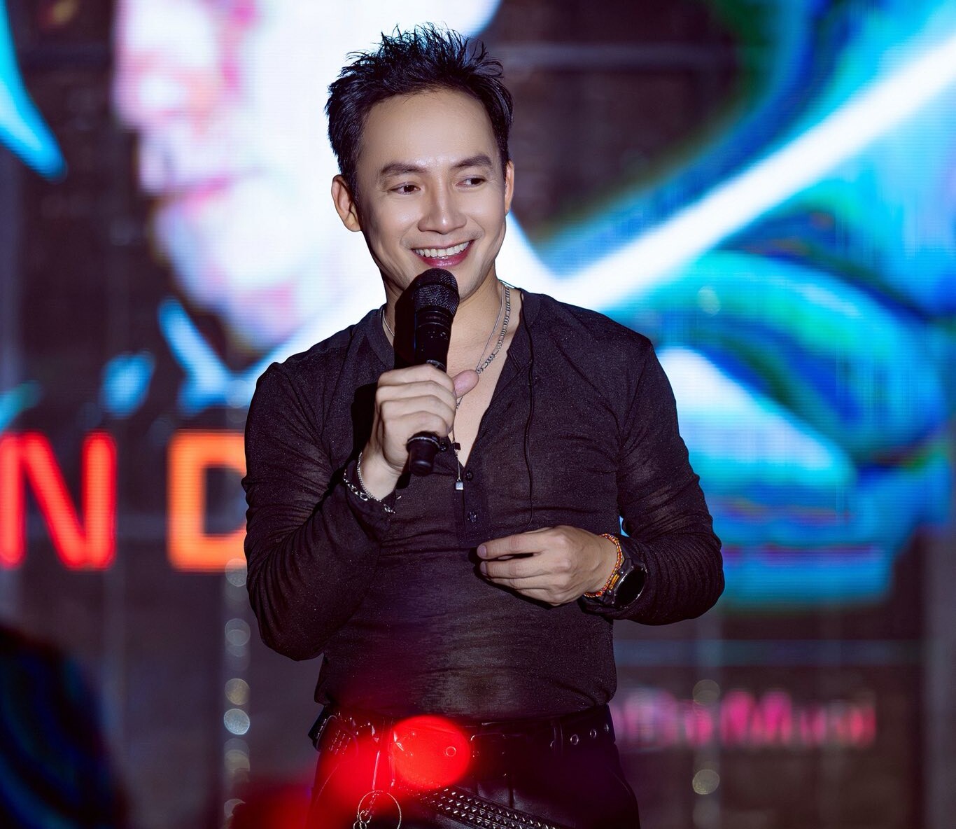 Đinh Tiến Đạt làm mới hình ảnh sau khi trở lại âm nhạc.