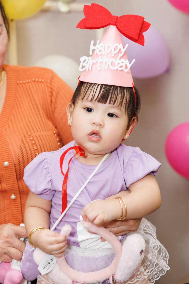 Ái nữ nhà Hồ Bích Trâm được khen đáng yêu đốn tim người xem.