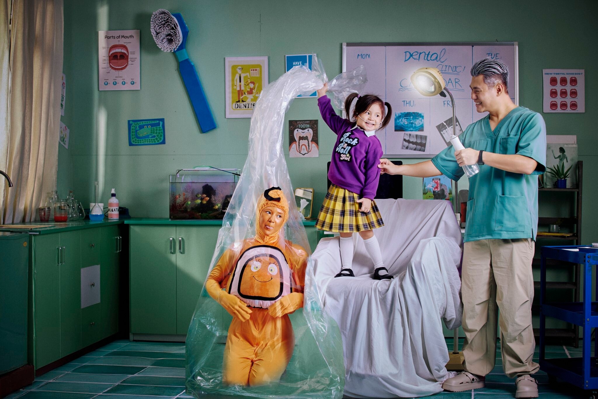 Năm nay, vợ chồng Salim và con gái - bé Pam gây sốt bằng bộ ảnh hóa trang thành nhân vật trong phim Đi tìm Nemo.