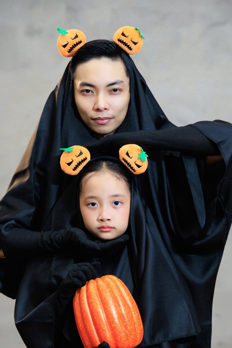 Sao Việt đón Halloween: Khánh Thi hóa trang cho ái nữ trông cực yêu, chồng Việt Hương mặc váy khiến vợ amp;#34;ngại nhìnamp;#34; - 4