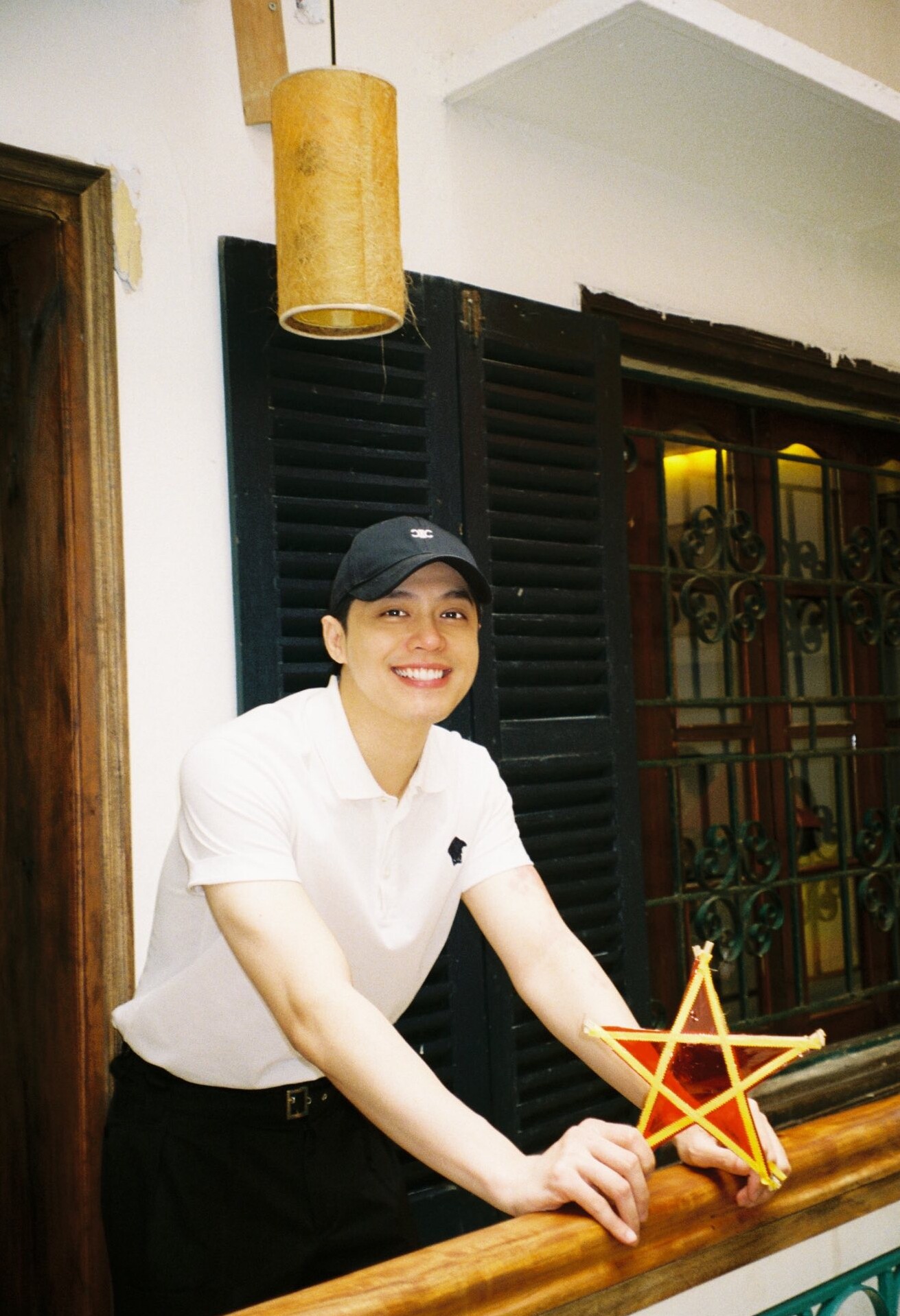 Ca sĩ Noo Phước Thịnh chia sẻ hình ảnh rước đèn đêm Trung thu.