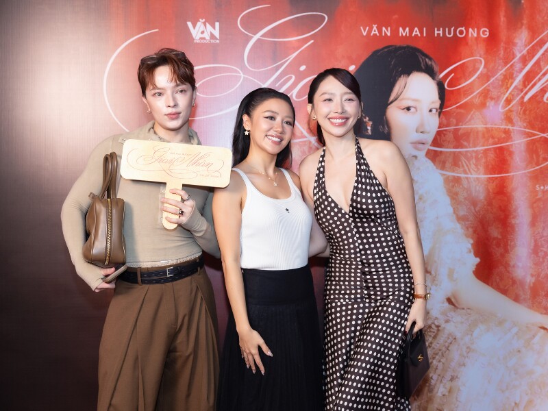 Là khách mời tham gia sự kiện, Tóc Tiên dành nhiều lời khen ngợi cho Văn Mai Hương.