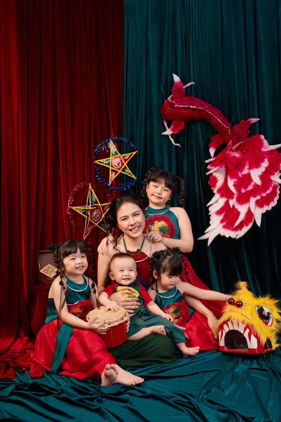 Vân Trang hạnh phúc khi trở thành mẹ 4 con.