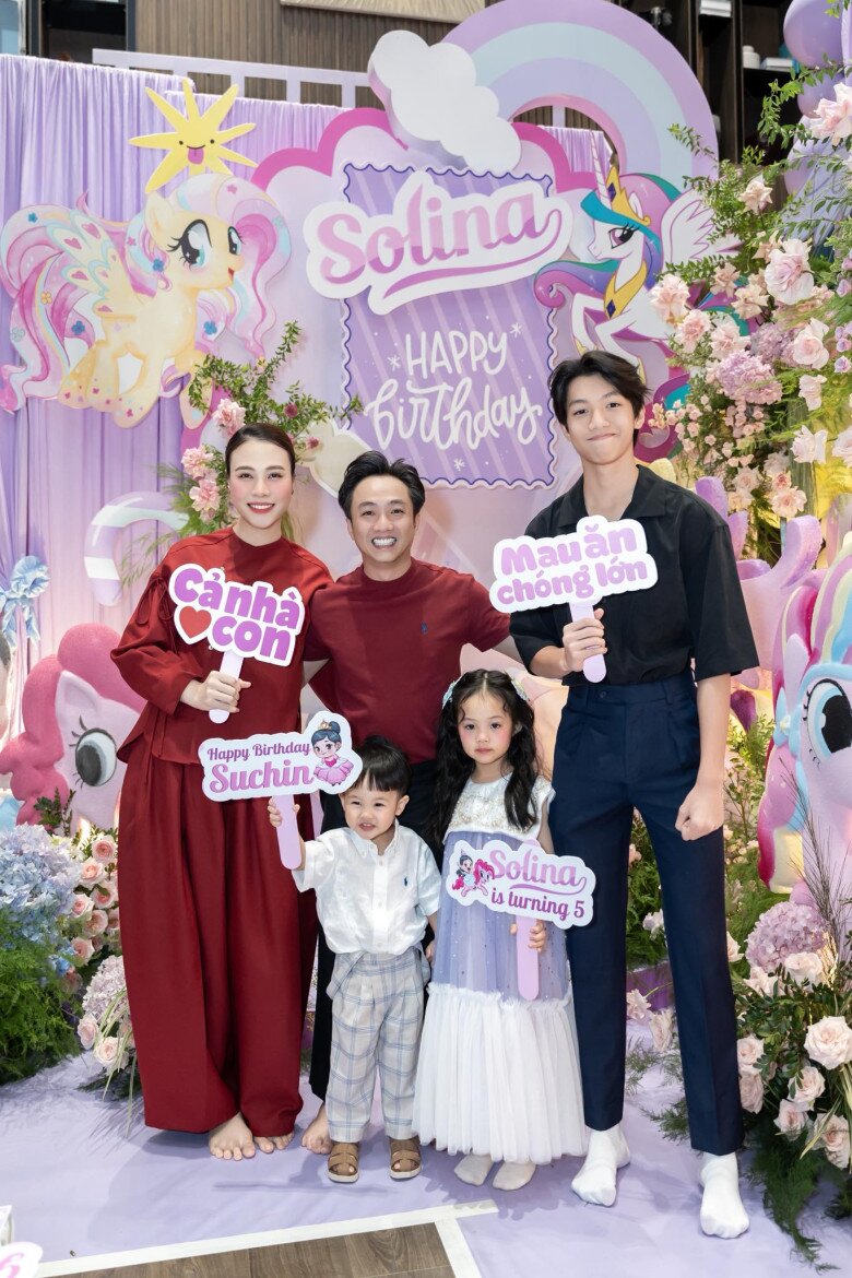 Subeo gây ấn tượng với chiều cao bỏ xa các thành viên trong gia đình.