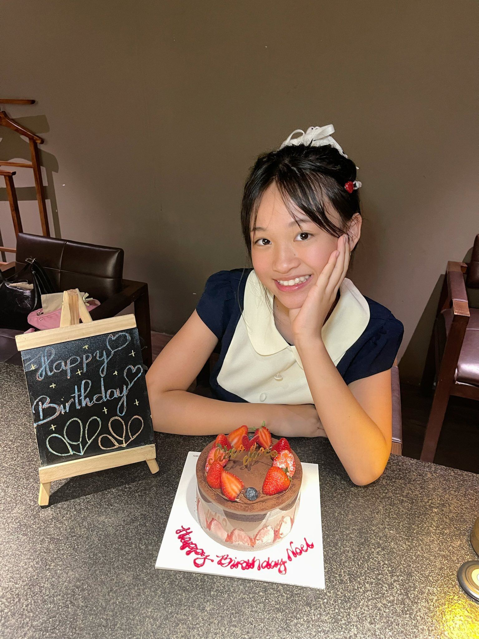 Ở tuổi 12, con gái Phan Đinh Tùng ngày càng xinh xắn.