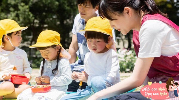 Lo lắng khi xa cách là tâm lý mà cả người lớn và trẻ đều mắc phải.