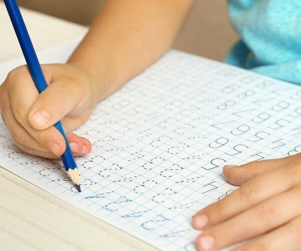 Nhìn nét chữ, đoán tính cách, nếu con thuộc nhóm số 2 bố mẹ nên vui thầm - 1