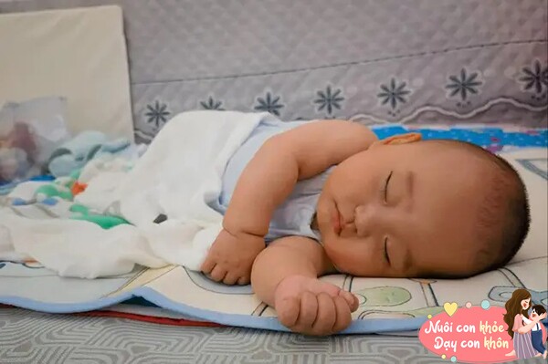 Tư thế ngủ nghiêng.