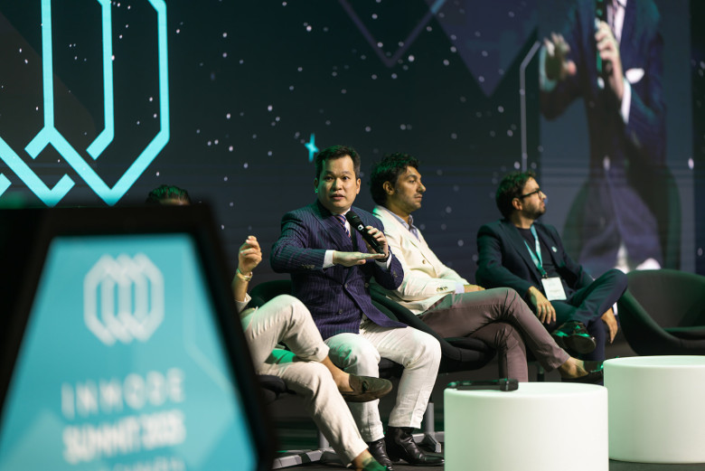 Bác sĩ Nguyễn Thiện Khanh trong buổi thảo luận cùng chuyên gia tại hội nghị InMode Summit 2025