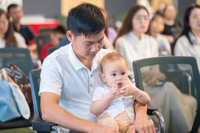 Em bé Anh Đức - Ca sàng lọc phôi thành công loại bỏ bệnh Norrie Disease