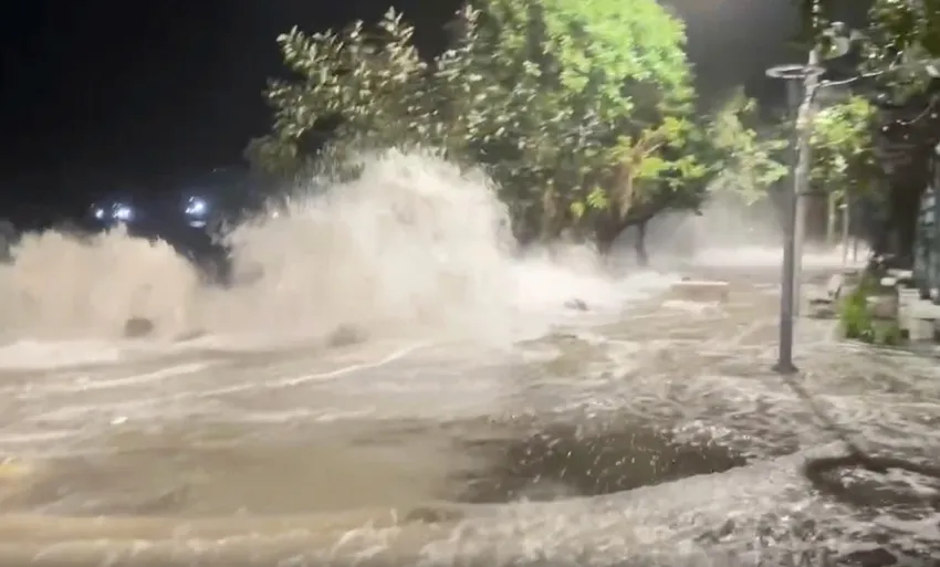 Bão số 13 gây nhiều thiệt hại, hàng trăm cuộc gọi cầu cứu, chính quyền túc trực xuyên đêm ứng phó - 35