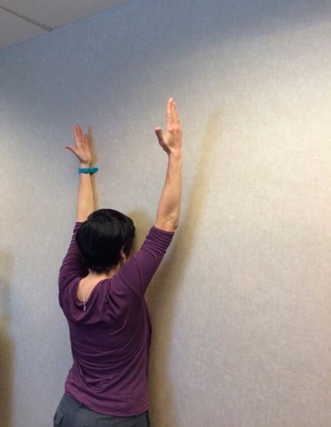 Cách thực hiện động tác trượt tường.